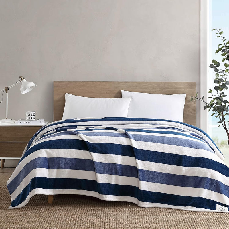 - Queen Blanket, Ultra Soft & Cozy Plush Home Décor, All Season Bedding (Awnin