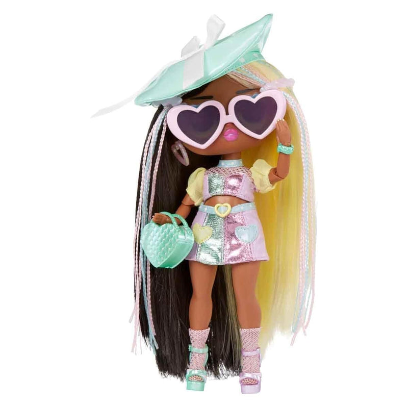 Tweens Series 4 Fashion Doll Darcy Blush With 15 Surprises And Fabulous Acc