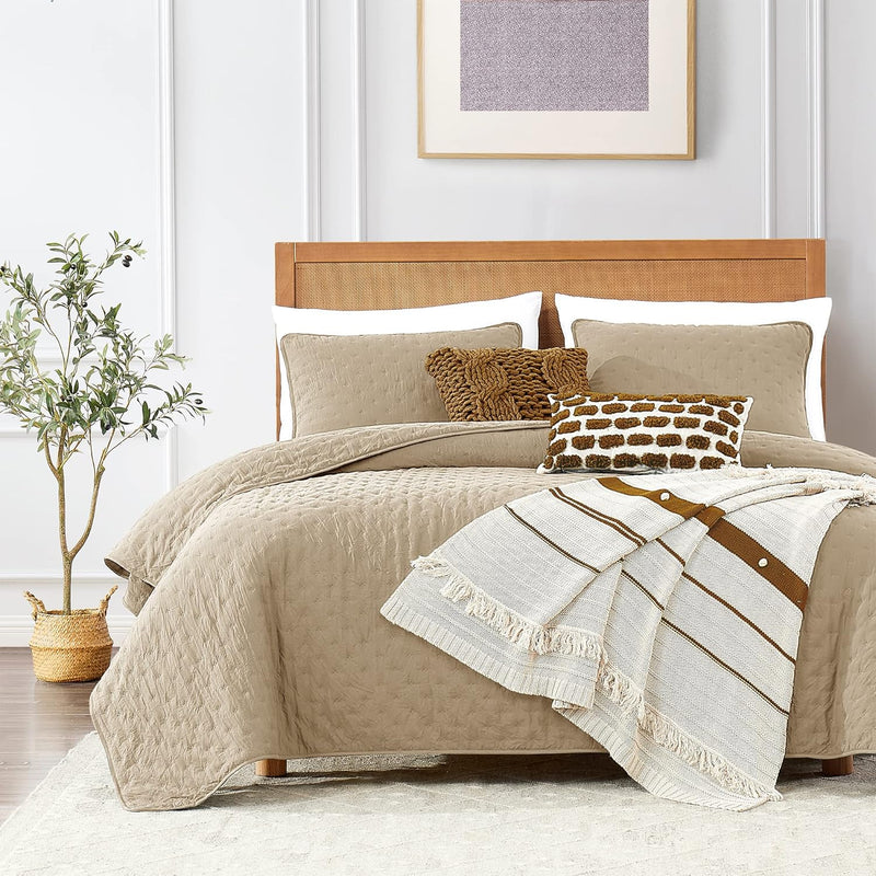 Beige Queen Size Quilt Bedding Sets With Pillow Shams, Lightweight Soft Bedspr